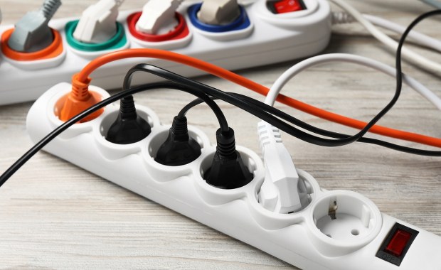 Uwaga! Tych urządzeń nigdy nie podłączaj do przedłużacza – grozi pożarem