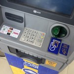 Uważaj, ile wpłacasz w bankomacie. Banki donoszą skarbówce