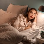 Uważaj, jak zasypiasz. Te nocne nawyki mogą sprowadzić na ciebie pecha