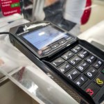 Uważaj na swoją kartę i patrz na terminal. Pojawiają się dziwne liczby