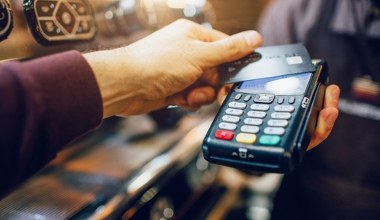 Uważaj przy płatności kartą. Wystarczy chwila i zapłacisz nawet 10-krotność