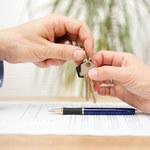 Uważaj przy wynajmie mieszkania. Przed wpłatą kaucji lub zadatku dopilnuj dwóch rzeczy