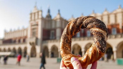 Uwielbiają go turyści i mieszkańcy Krakowa. Jak powstał najsłynniejszy wypiek w Polsce?