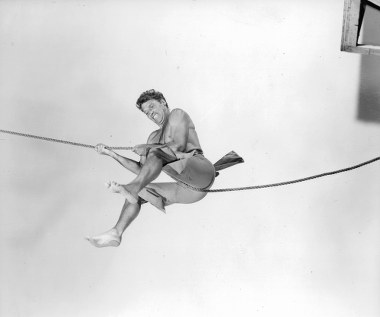 Uwielbiał wykorzystywać w swoich filmach umiejętności akrobatyczne. Gdy po premierze filmu "Płomień i strzała" dziennikarze wątpili, że jest w stanie obyć się bez kaskaderów, zaprosił ich do sali gimnastycznej i zademonstrował wszystkie ewolucje. Jego sportowa sprawność przyczyniła się do sukcesów takich filmów, jak "Karmazynowy pirat" czy "Trapez" (z Giną Lollobrigidą). O kondycję dbał, do kiedy służyło mu zdrowie. W biurze miał wysoki gabinet, z sufitu którego zwisała 6-metrowa lina. Ćwiczył na niej w każdej wolnej chwili.