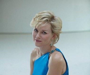 "Uwielbiam wcielać się w kobiety skomplikowane, pełne sprzeczności, a Diana miała tego w nadmiarze. Czasami była silna i buntownicza, ale potrafiła też być filuterna, psotna, a także niezwykle mądra. Interesuje mnie oglądanie takich kobiet w kinie" - mówi aktorka.