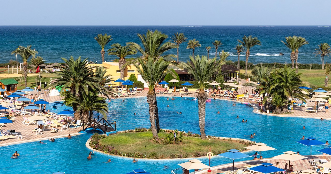 Uwielbiana Turcja i Egipt mają konkurencję. W tym roku sporo turystów planuje swoje wakacje spędzić w Tunezji /East News