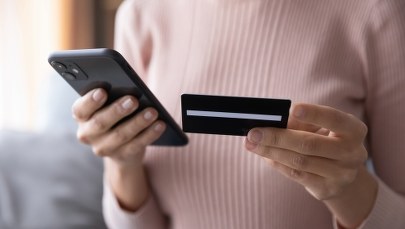 Uwierzyła, że rozmawia z pracownikami banku. Straciła ponad 20 tys. złotych