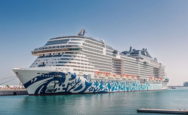 "​Uwięzieni w złotej klatce". Luksusowy rejs z widokiem na spadające pociski