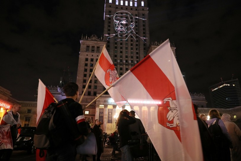 "Uwolnić Andrzeja Poczobuta" - animacja na PKiN i spotkanie wyrażające solidarność z uwięzionym działaczem /Piotr Molecki /East News