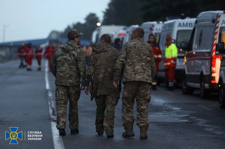 Uwolnieni dziś w nocy ukraińscy żołnierze /SECURITY SERVICE OF UKRAINE HANDOUT /PAP/EPA