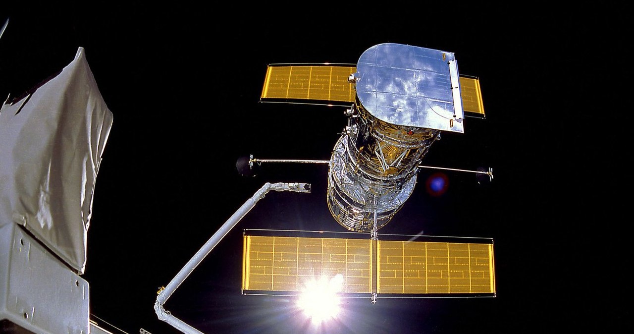 Uwolnienie teleskopu Hubble - misja STS-31 /NASA
