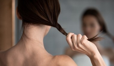 Uwolnij się od przetłuszczających się włosów. Zabieg oczyści i pobudzi cebulki