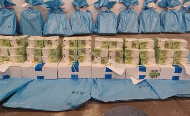 Uwolniono pracowników Oszczadbanku, którzy przewozili fortunę przez Węgry