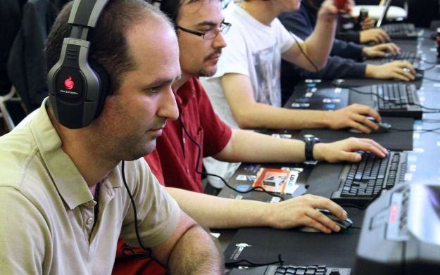 Uzależnienie od gier i internetu to już problem społeczny? /AFP