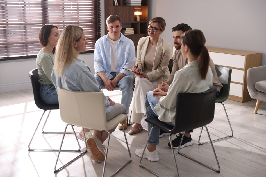 Uzależnienie to nie wyrok. Gdzie szukać wsparcia i jak zacząć leczenie? /Shutterstock