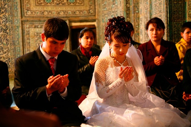 Uzbekistan: Wystawne wesela i pogrzeby oficjalnie... zakazane / 	R. Philips /PAP/EPA