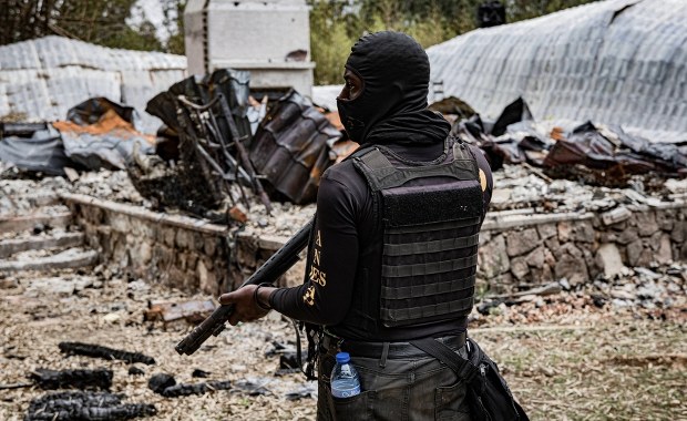 Uzbrojeni gangsterzy uprowadzili 9 osób z sierocińca