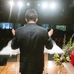 Uzbrojeni i zamaskowani: Pastor porwany podczas nabożeństwa