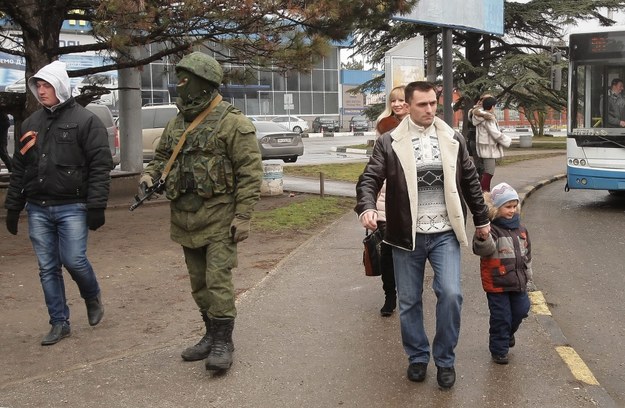 Uzbrojeni mężczyźni opanowali ulice Symferopola /ARTUR SHVARTS /PAP/EPA