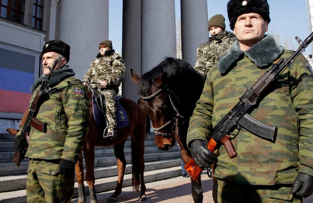 Uzbrojeni rebelianci w Doniecku /ALEXANDER ERMOCHENKO /PAP/EPA