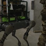 robo-pies Uzbrojony robo-pies w Ukrainie. Zauważony podczas ćwiczeń