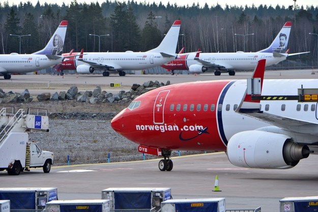 Uziemione Boeing 737-800 norweskich linii lotniczych /JOHAN NILSSON /PAP/EPA