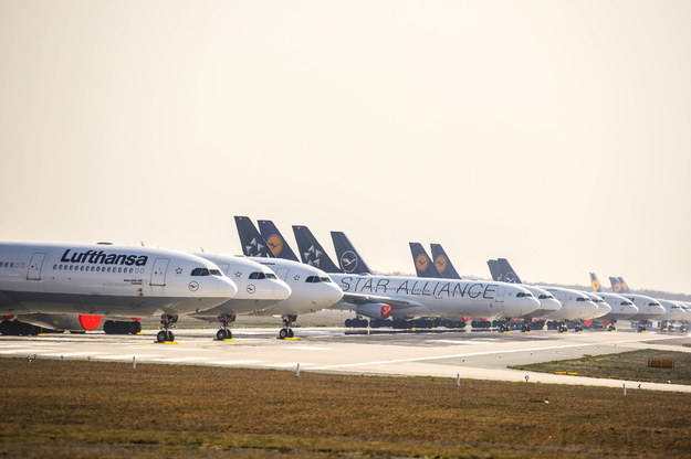 Uziemione samoloty Lufthansy na lotnisku we Frankfurcie /ARMANDO BABANI  /PAP/EPA