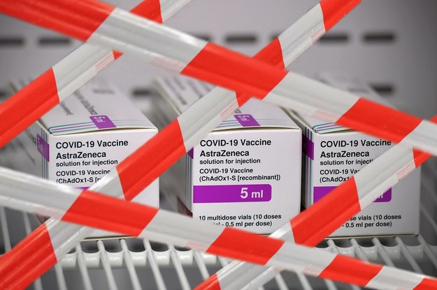 Użycie szczepionki firmy AstraZeneca wstrzymało w poniedziałek kilka krajów /Frank Hoermann/SVEN SIMON /PAP/DPA