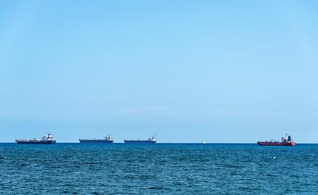 "Użyjemy irańskich baryłek przeciwko Iranowi". Nowy plan USA