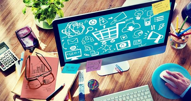 Użytkownicy internetu z coraz większą intensywnością przeglądają treści dostępne online /&copy;123RF/PICSEL