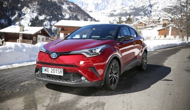 Używana Toyota C-HR to hit z komisu. Mechanik mówi: "wtedy pojawią się problemy"