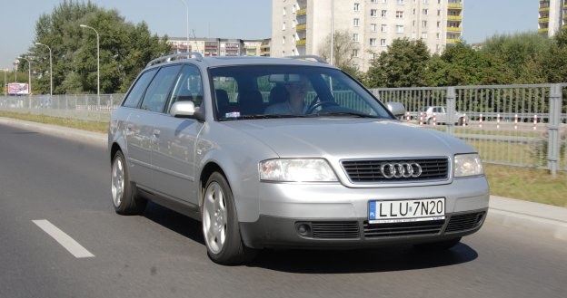 Używane Audi A6 w wersji 1.9 TDI 110 KM nie grzeszy osiągami, ale zużywa bardzo małe ilości paliwa. /Motor