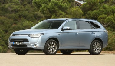 Używane Mitsubishi Outlander to rodzinny hit. Prosta konstrukcja, 4x4 i 7 miejsc