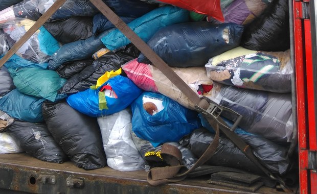 Używane ubrania okazały się górą śmieci