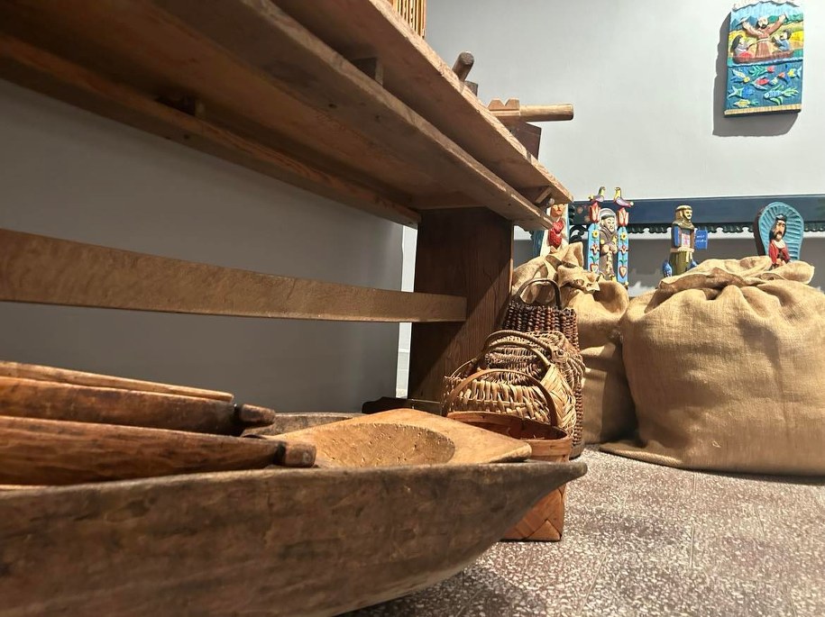 Używano przede wszystkim drewna sosnowego, świerkowego, dębowego. /Aneta Łuczkowska /RMF FM - reporter