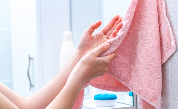 Używasz cudzych ręczników? Możesz mieć problemy z oczami