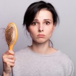 Używasz takiej szczotki? Nie dziw się, że twoje włosy się łamią i wypadają