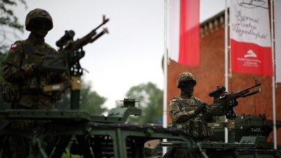 V Korpus Wojsk Lądowych USA z kwaterą w Polsce. Dowódcą John Kolasheski