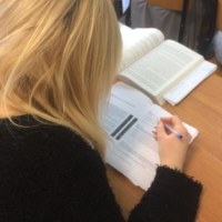 Licealiści z V LO piszą na próbę maturę z jęz.polskiego