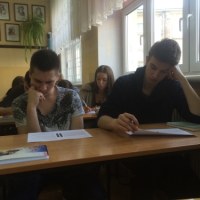Licealiści z V LO piszą na próbę maturę z jęz.polskiego