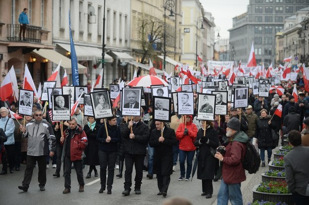 V Marsz z portretami na ulicy Nowy Świat w Warszawie /Bartłomiej Zborowski /PAP