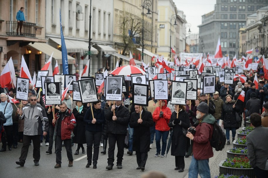 V Marsz z portretami na ulicy Nowy Świat w Warszawie /Bartłomiej Zborowski /PAP
