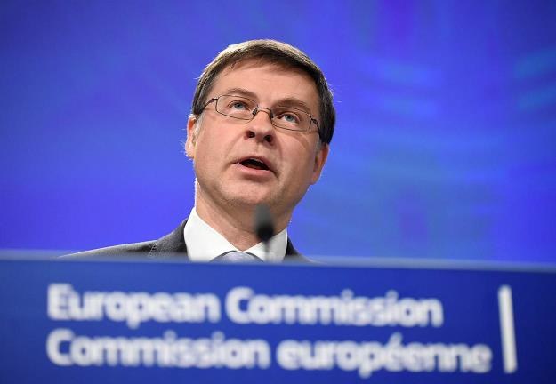 Valdis Dombrovskis, wiceszef KE ds. euro i stabilności finansowej /AFP
