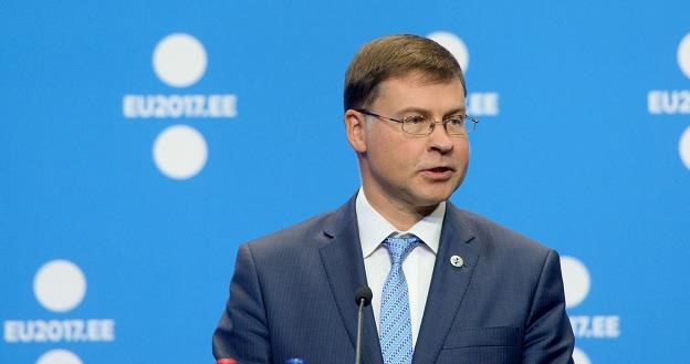 Valdis Dombrovskis, wiceszef KE /AFP