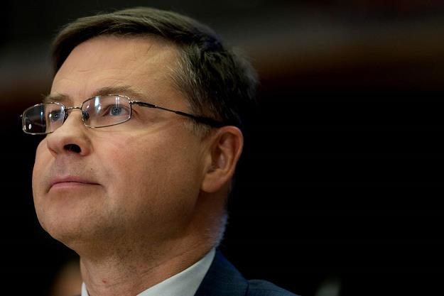 Valdis Dombrovskis, wiceszef KE /AFP