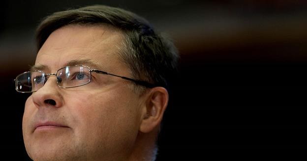 Valdis Dombrovskis, wiceszef KE /AFP