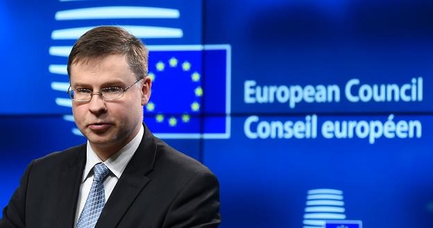Valdis Dombrovskis, wiceszef Komisji Europejskiej /AFP