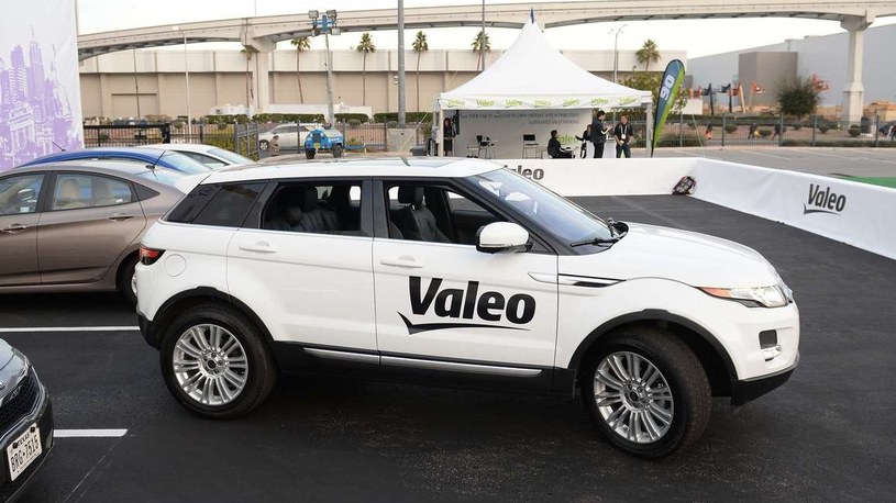Valeo opracowuje różnego rodzaju podzespoły do samochodów - na przykład systemy automatycznego parkowania /AFP