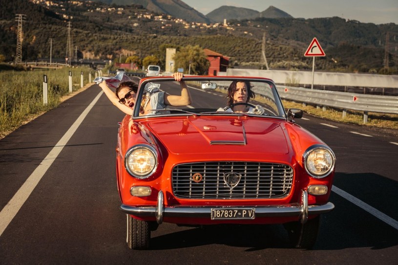 Valeria Bruni Tedeschi i Micaela Ramazzotti w filmie "Zwariować ze szczęścia" /materiały prasowe