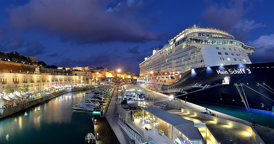 Valletta Cruise Port, Malta /Annamariamaria/CC BY-SA 4.0 Deed (https://creativecommons.org/licenses/by-sa/4.0/deed.pl) /Wikimedia